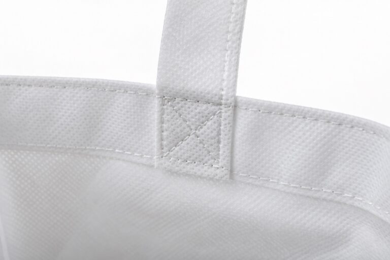Sewn non-woven bag: handle attachment